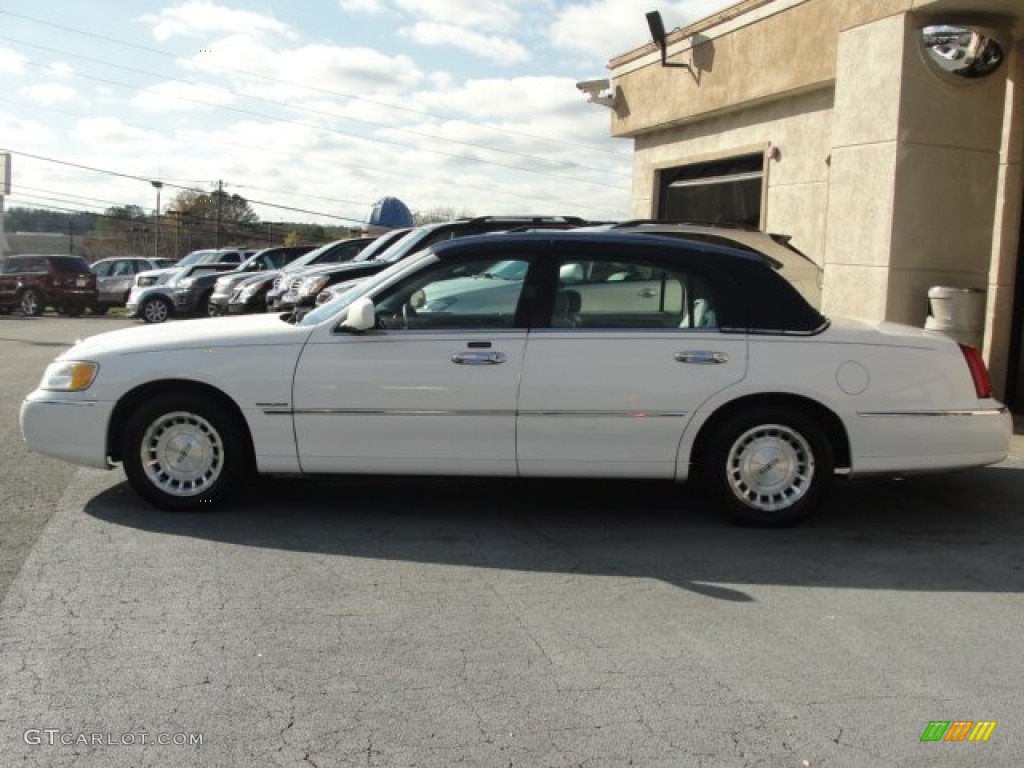 1999 Town Car Executive - Performance White / Light Graphite photo #4