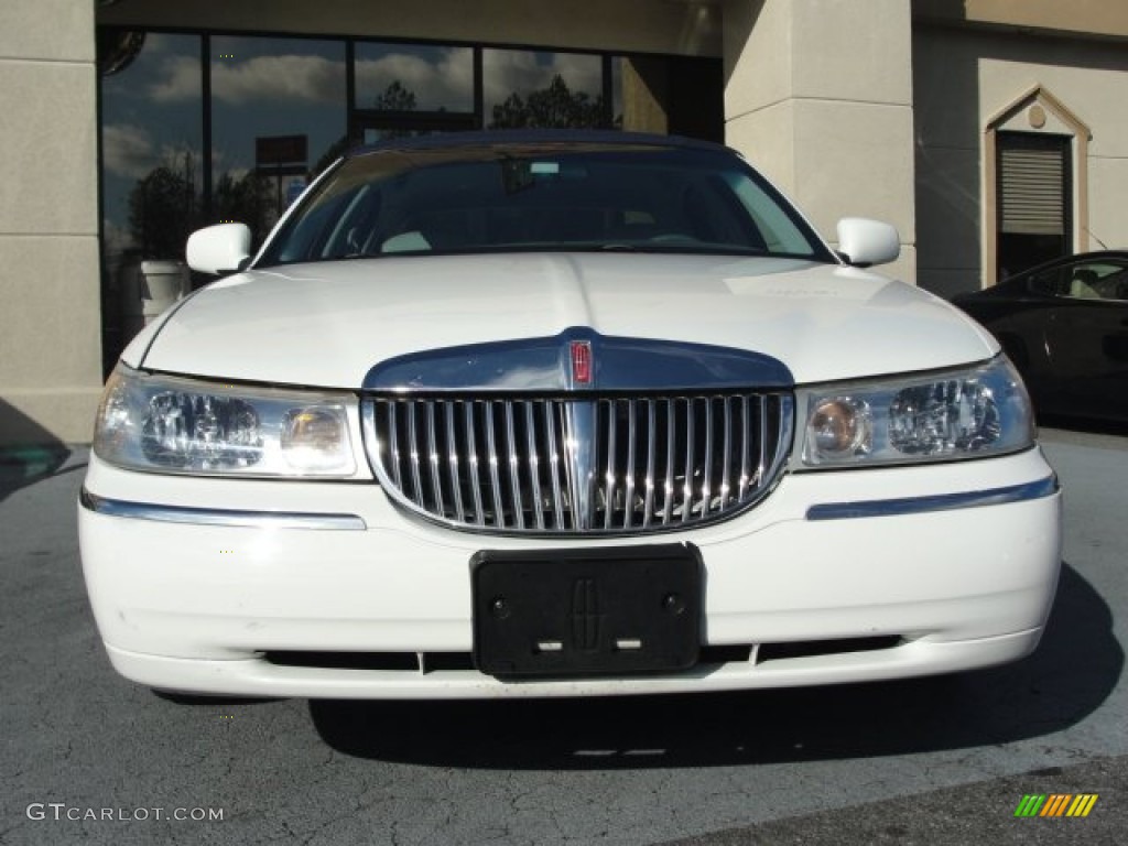 1999 Town Car Executive - Performance White / Light Graphite photo #5