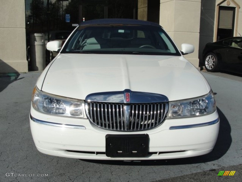 1999 Town Car Executive - Performance White / Light Graphite photo #6