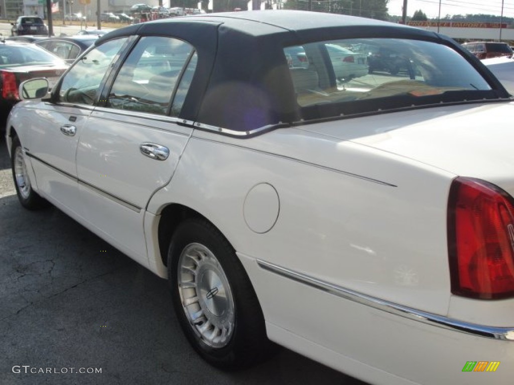 1999 Town Car Executive - Performance White / Light Graphite photo #9