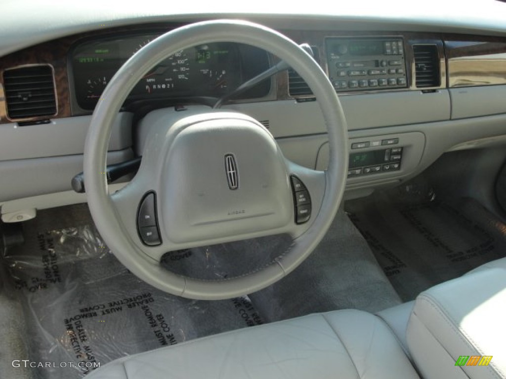1999 Town Car Executive - Performance White / Light Graphite photo #11