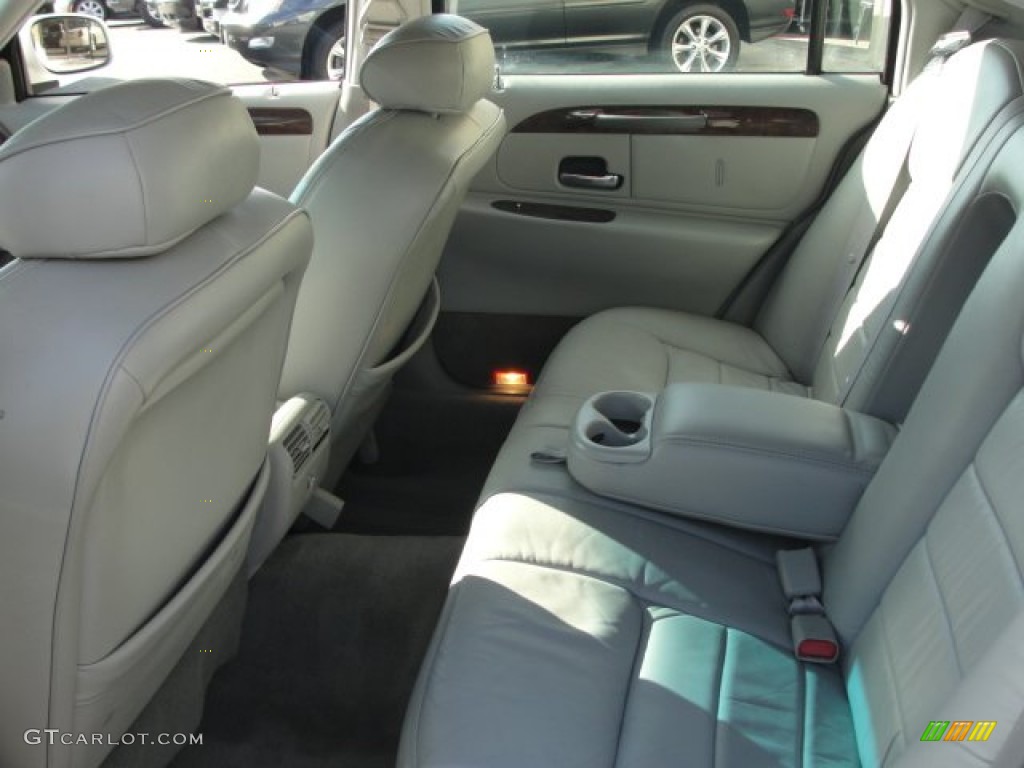 1999 Town Car Executive - Performance White / Light Graphite photo #20
