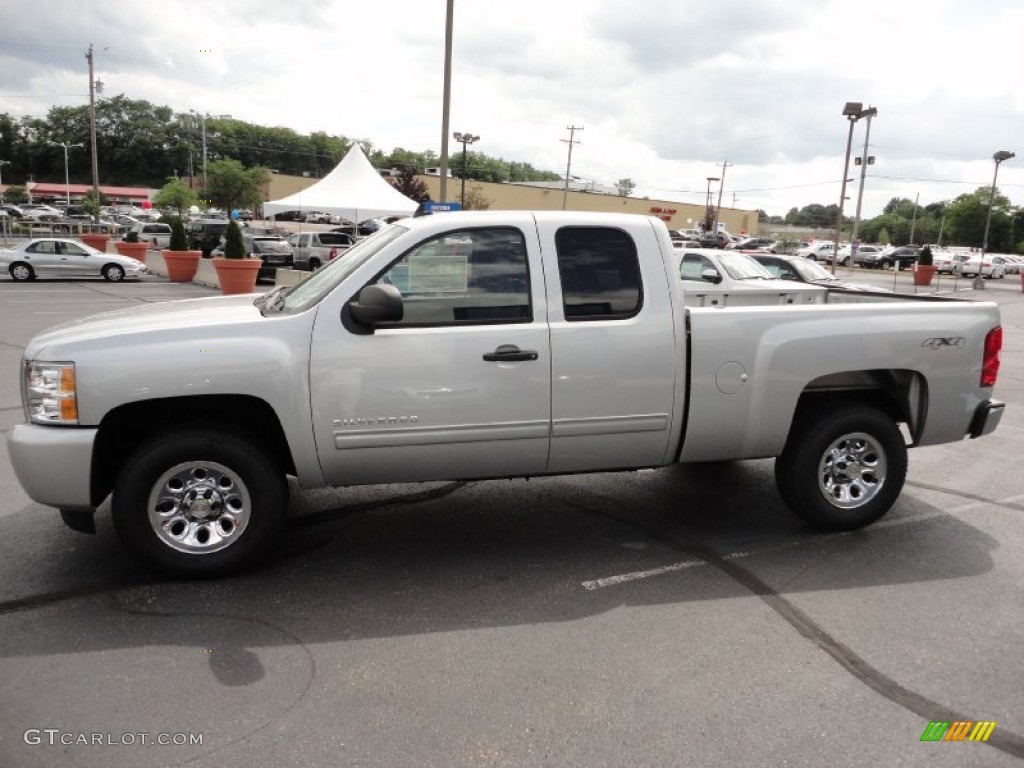 2011 Silverado 1500 LS Extended Cab 4x4 - Sheer Silver Metallic / Dark Titanium photo #4