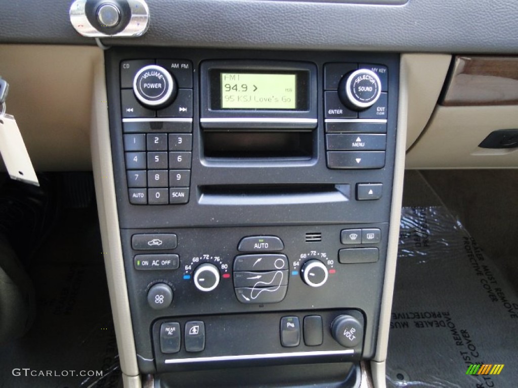 2010 Volvo XC90 3.2 Controls Photos