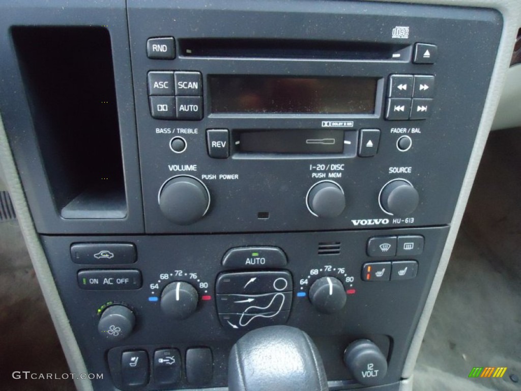 2004 Volvo S60 2.5T AWD Audio System Photo #57000045