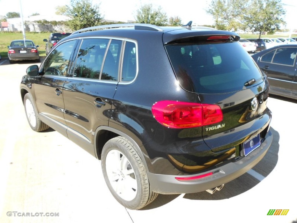 2012 Tiguan SE - Deep Black Metallic / Black photo #5