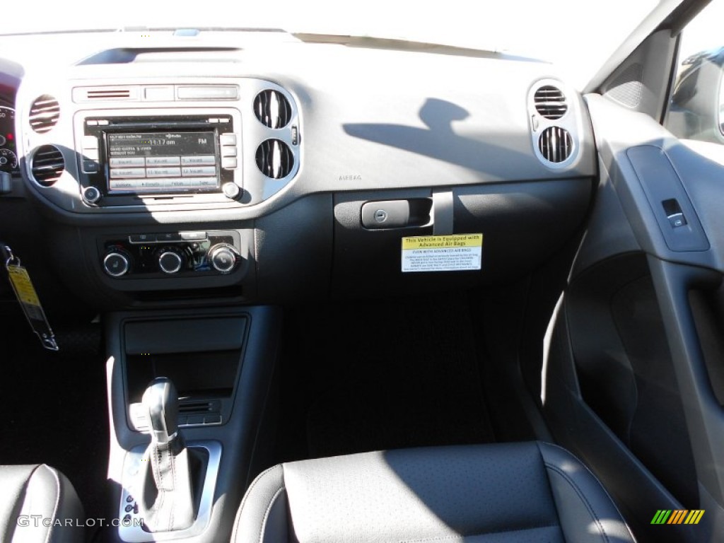 2012 Tiguan SE - Deep Black Metallic / Black photo #15