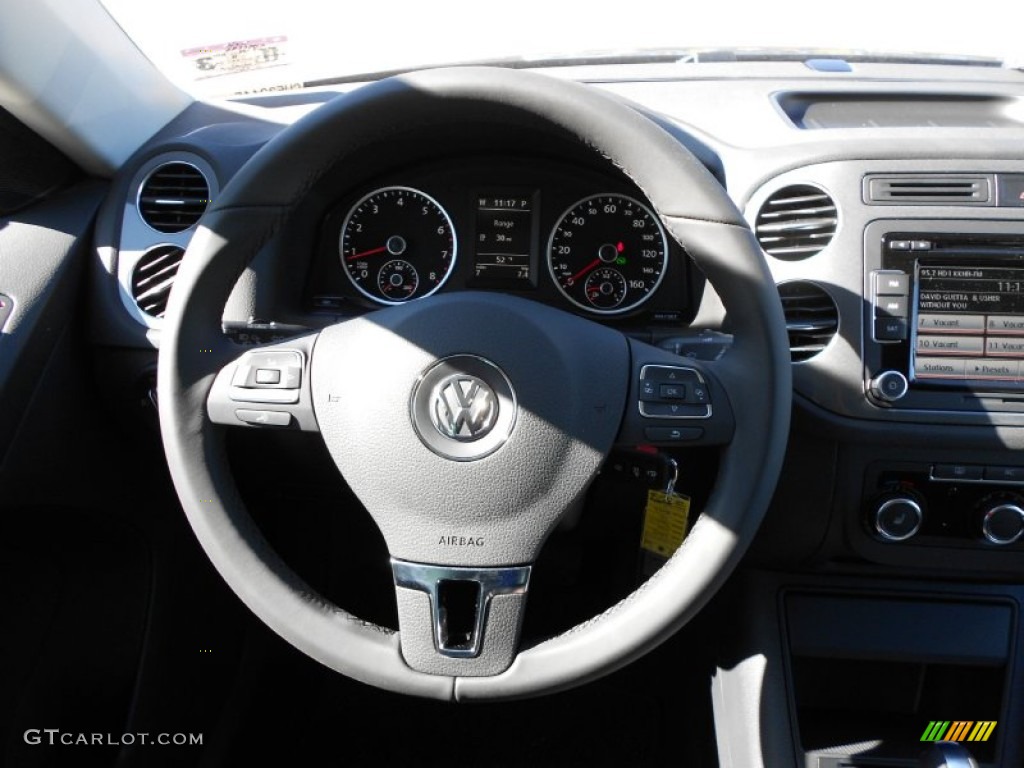 2012 Tiguan SE - Deep Black Metallic / Black photo #16