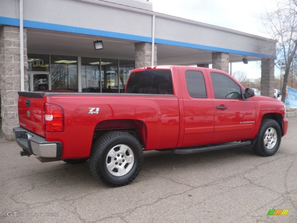 2007 Silverado 1500 LT Extended Cab 4x4 - Victory Red / Light Titanium/Ebony Black photo #6