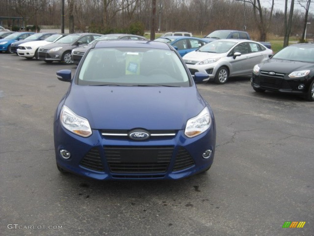 2012 Focus SE 5-Door - Sonic Blue Metallic / Charcoal Black photo #2