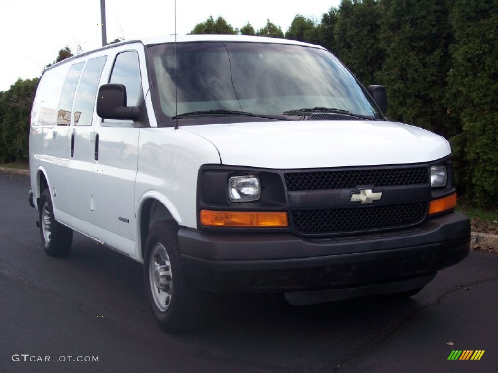 2004 Express 2500 Cargo Van - Summit White / Medium Dark Pewter photo #8