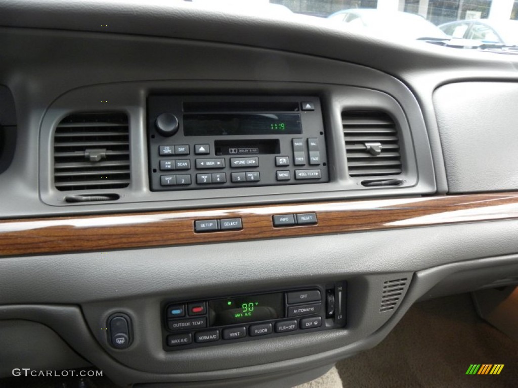 2008 Ford Crown Victoria LX Controls Photo #57018944