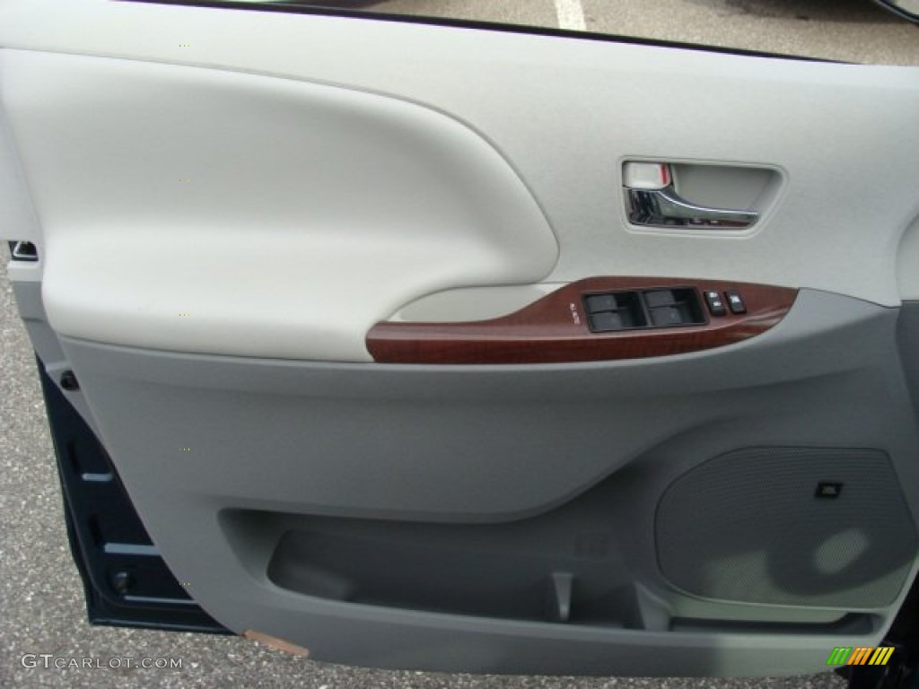 2011 Toyota Sienna XLE AWD Light Gray Door Panel Photo #57023395