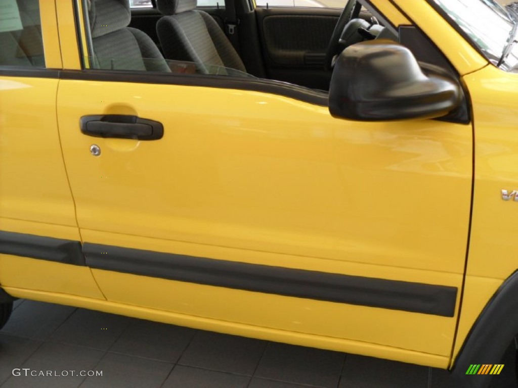 2004 Grand Vitara LX 4WD - Bright Yellow / Gray photo #9
