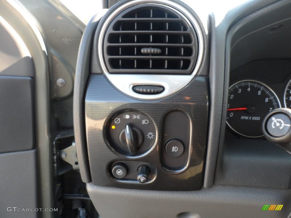 2004 GMC Envoy XL SLE Controls Photos