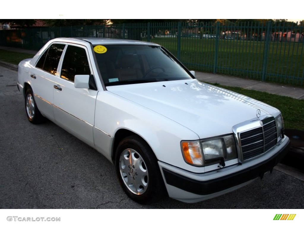 1992 Arctic White MercedesBenz E Class 300 E Sedan 57001233 Photo 13 Car