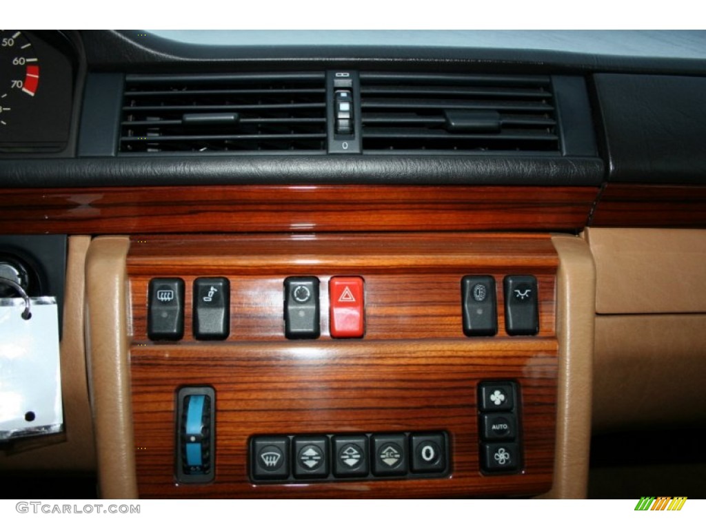 1992 Mercedes-Benz E Class 300 E Sedan Controls Photo #57032702