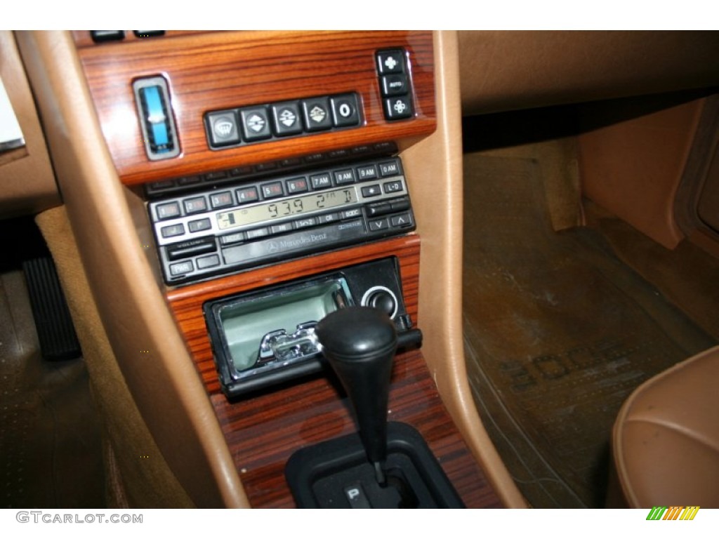 1992 Mercedes-Benz E Class 300 E Sedan Controls Photo #57032714