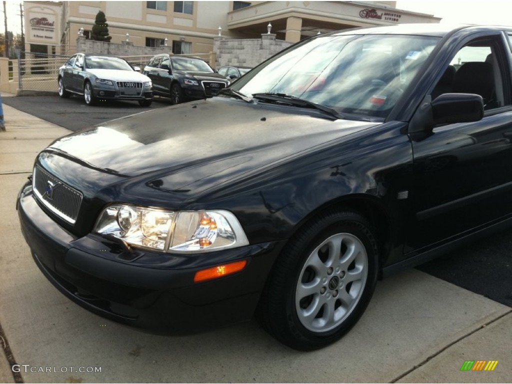 2001 S40 1.9T - Midnight Black Metallic / Off Black photo #2