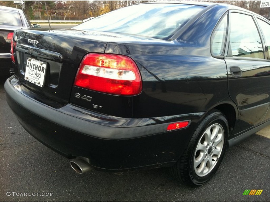 2001 S40 1.9T - Midnight Black Metallic / Off Black photo #9