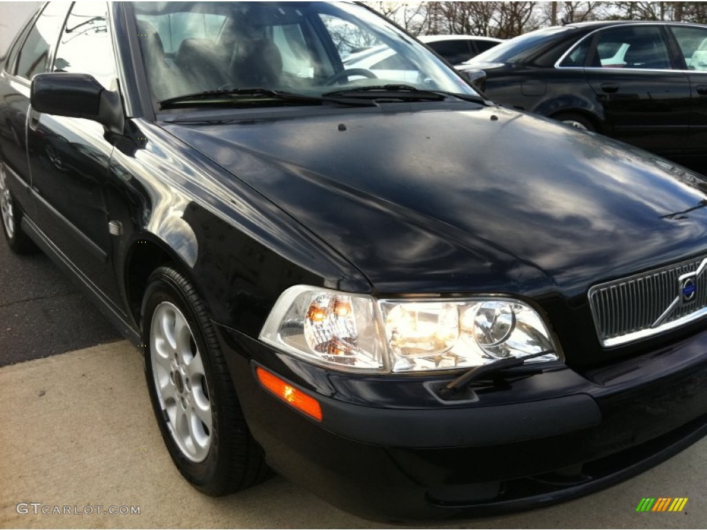 2001 S40 1.9T - Midnight Black Metallic / Off Black photo #14