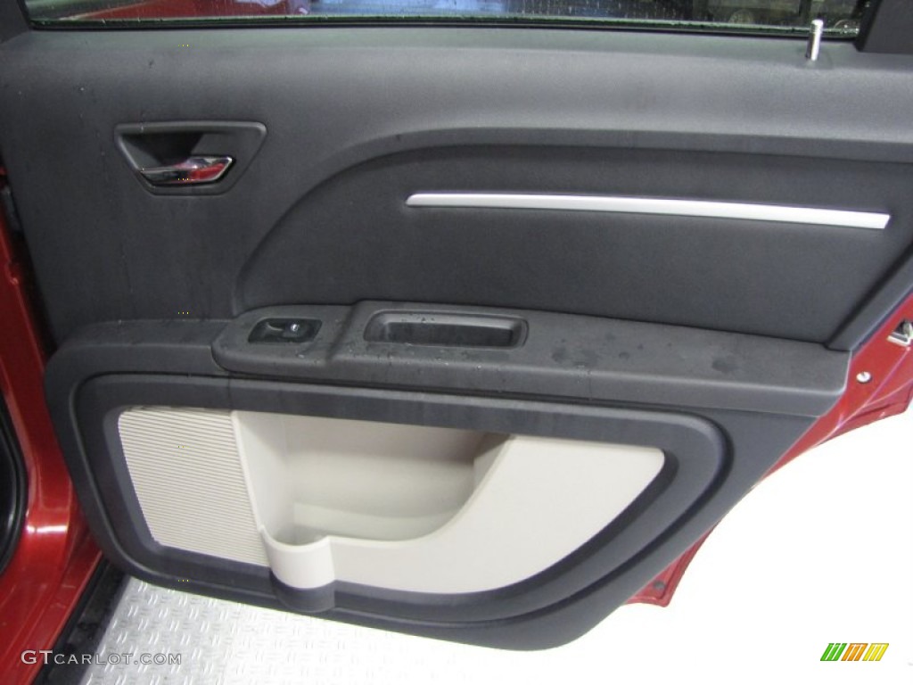 2009 Journey SXT - Inferno Red Crystal Pearl / Dark Slate Gray/Light Graystone photo #19