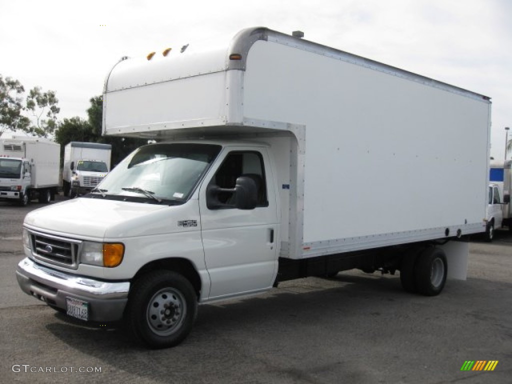 Oxford White 2004 Ford E Series Cutaway E450 Commercial Moving Truck Exterior Photo #57042201