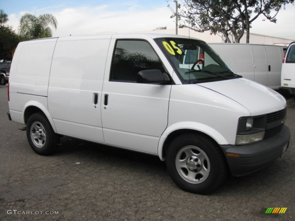 2005 Astro Cargo Van - Summit White / Medium Gray photo #1
