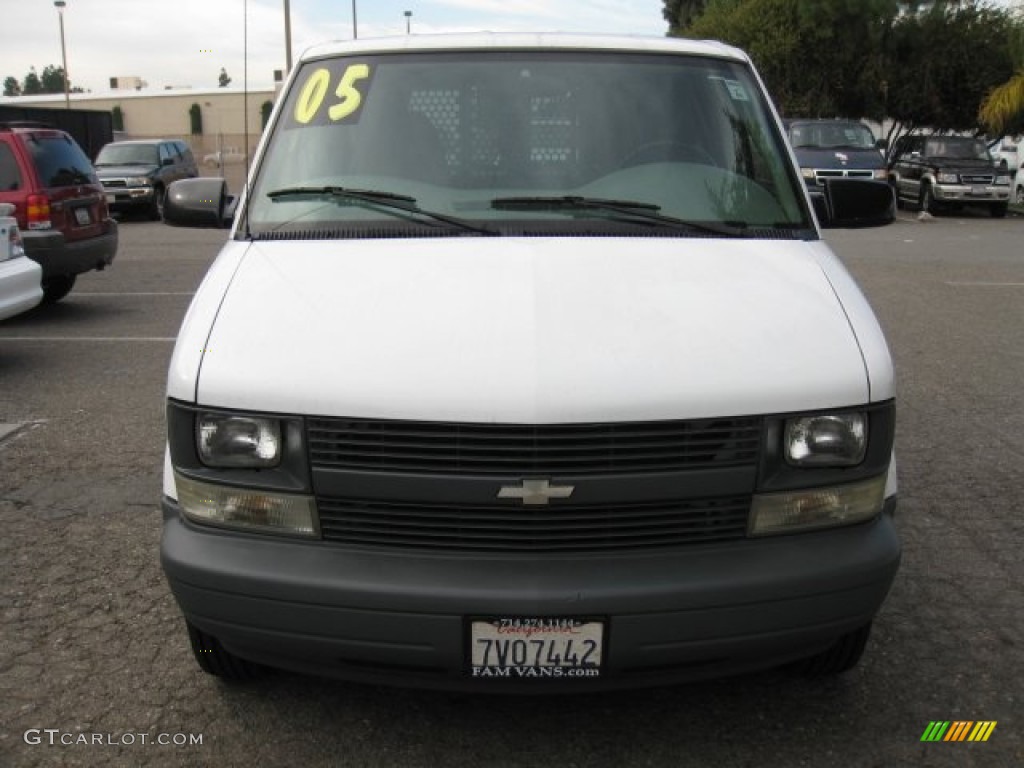 2005 Astro Cargo Van - Summit White / Medium Gray photo #2