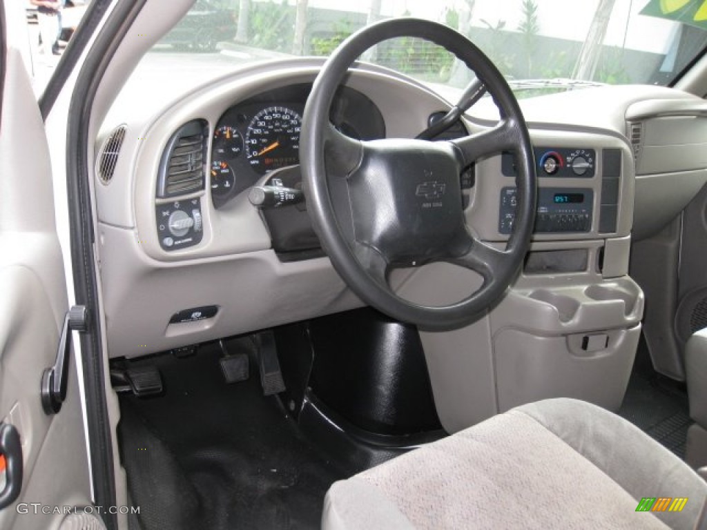 2005 Astro Cargo Van - Summit White / Medium Gray photo #9