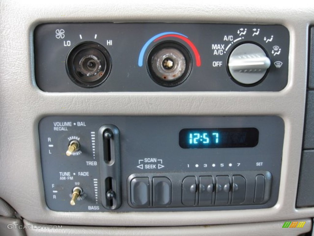 2005 Astro Cargo Van - Summit White / Medium Gray photo #10