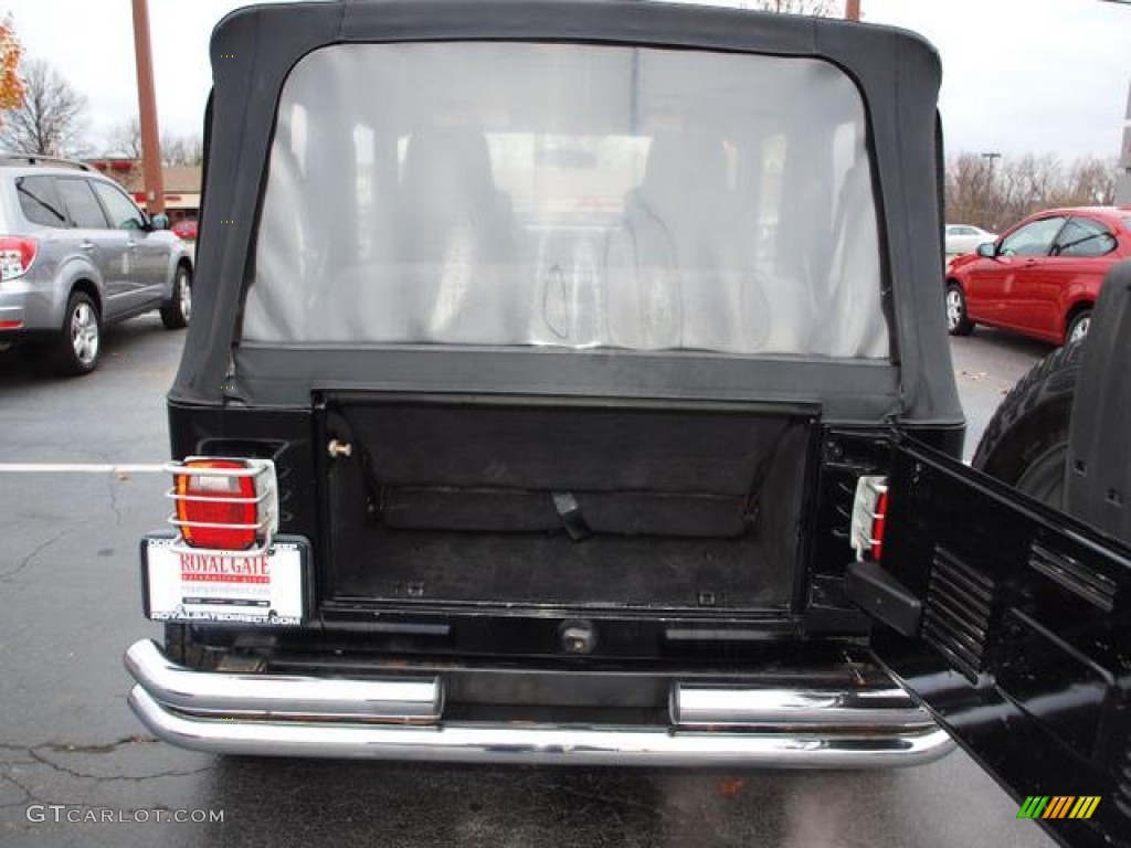 2004 Wrangler X 4x4 - Black / Dark Slate Gray photo #5