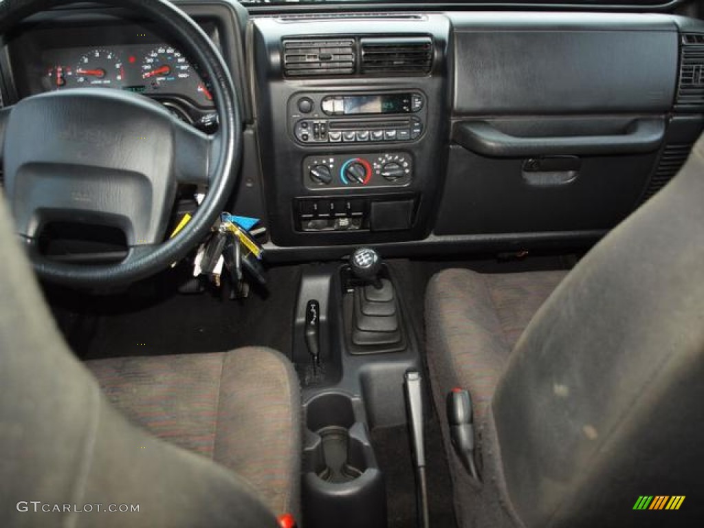 2004 Wrangler X 4x4 - Black / Dark Slate Gray photo #10