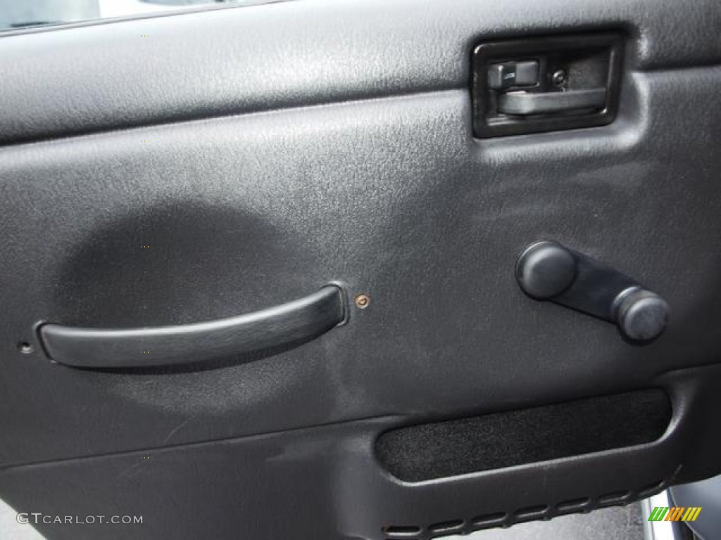 2004 Wrangler X 4x4 - Black / Dark Slate Gray photo #15