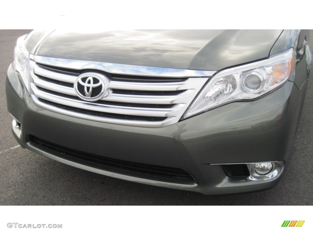 2011 Avalon Limited - Cypress Green Pearl / Light Gray photo #9