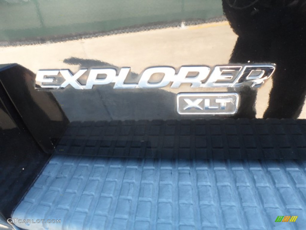 2004 Explorer XLT - Black / Graphite photo #20