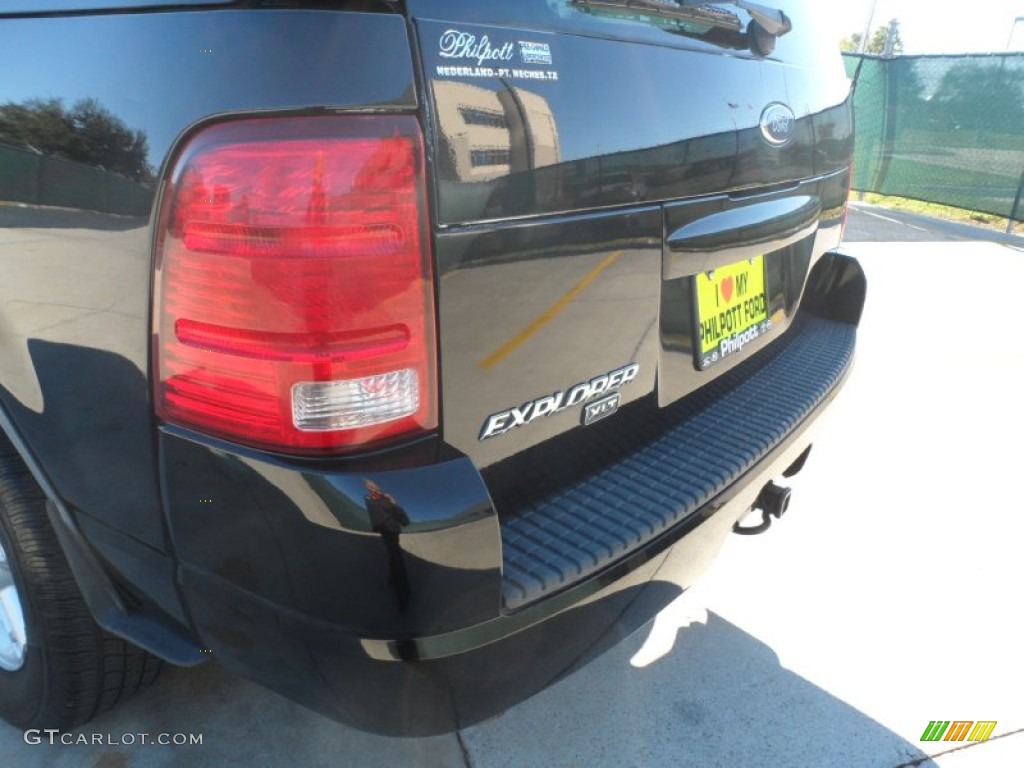 2004 Explorer XLT - Black / Graphite photo #21