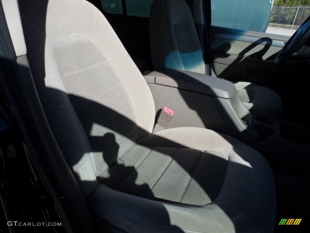 2004 Explorer XLT - Black / Graphite photo #26