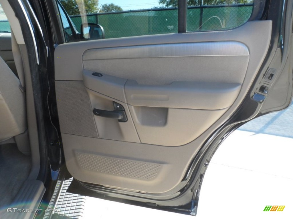 2004 Explorer XLT - Black / Graphite photo #27