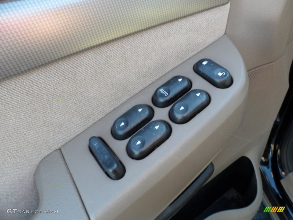 2004 Explorer XLT - Black / Graphite photo #34