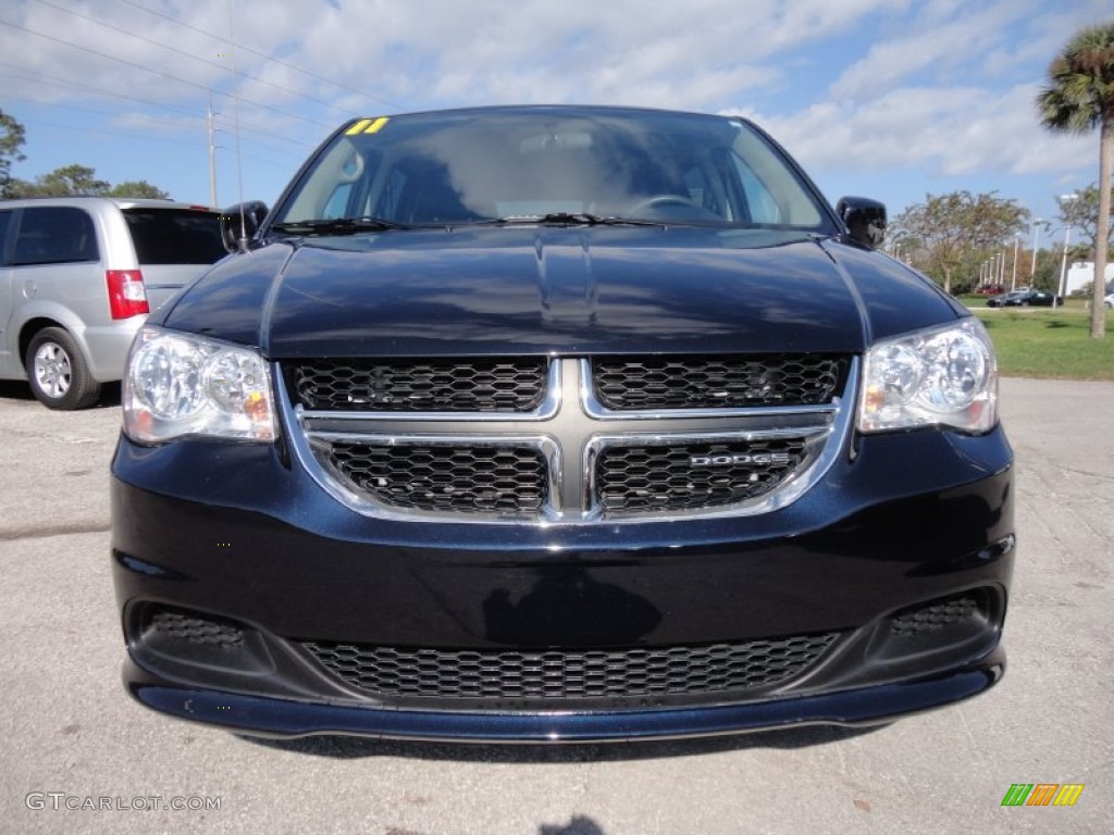 2011 Grand Caravan Mainstreet - Blackberry Pearl / Black/Light Graystone photo #15