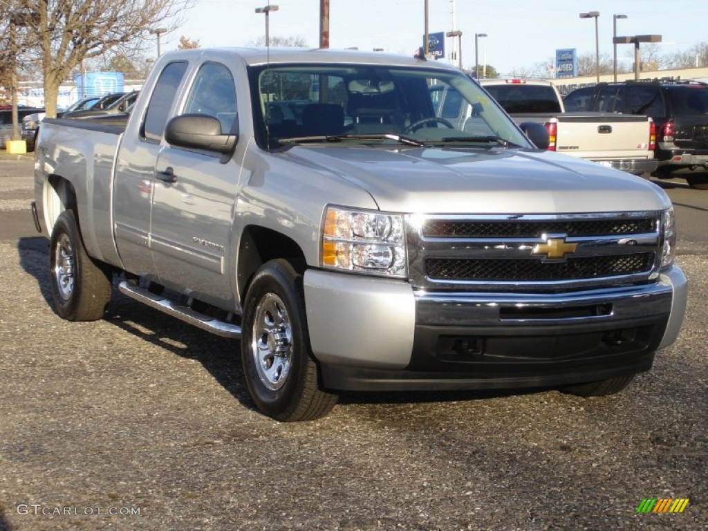 2011 Silverado 1500 LS Extended Cab 4x4 - Sheer Silver Metallic / Dark Titanium photo #3