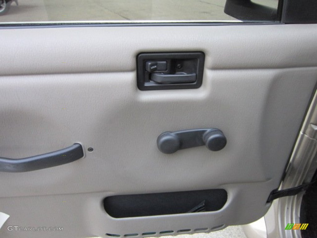 2004 Wrangler Sahara 4x4 - Light Khaki Metallic / Khaki photo #13
