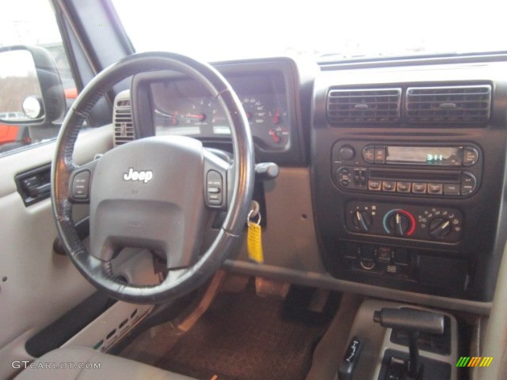 2004 Wrangler Sahara 4x4 - Light Khaki Metallic / Khaki photo #17