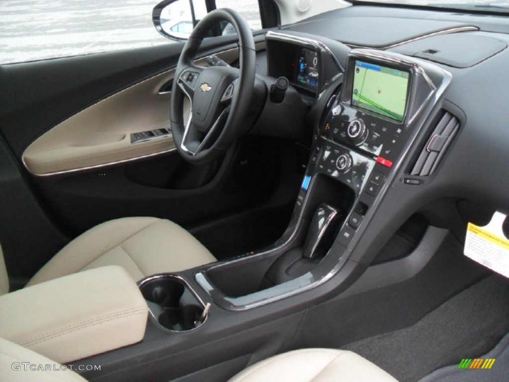 Light Neutral/Dark Accents Interior 2012 Chevrolet Volt Hatchback Photo #57084119