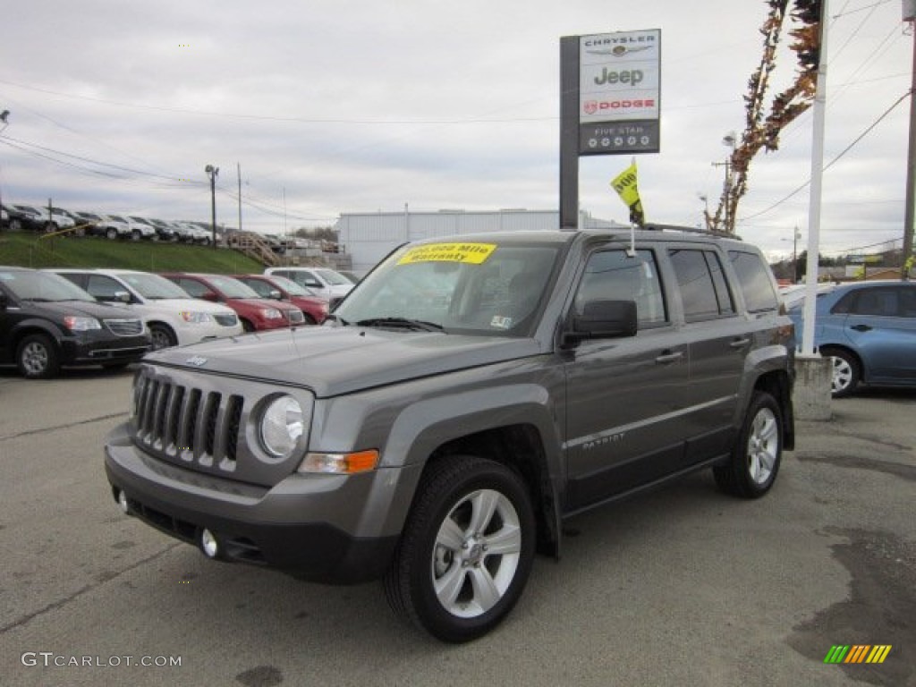 2011 Patriot Latitude 4x4 - Mineral Gray Metallic / Dark Slate Gray photo #1