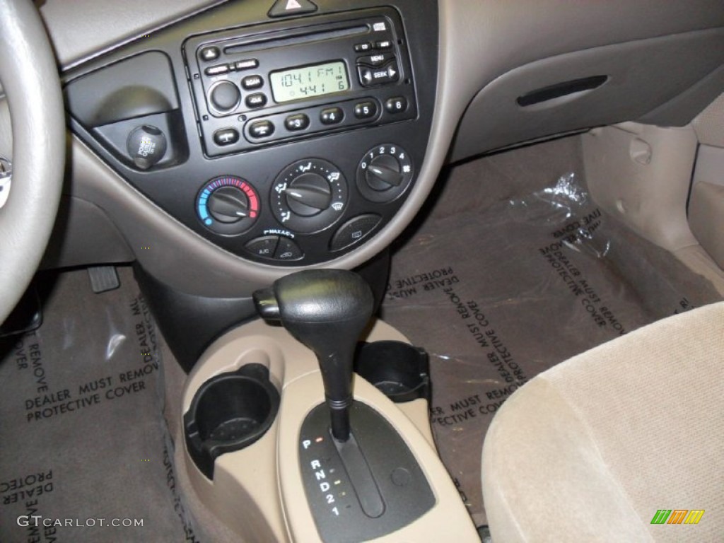 2002 Ford Focus SE Sedan Controls Photo #57085559