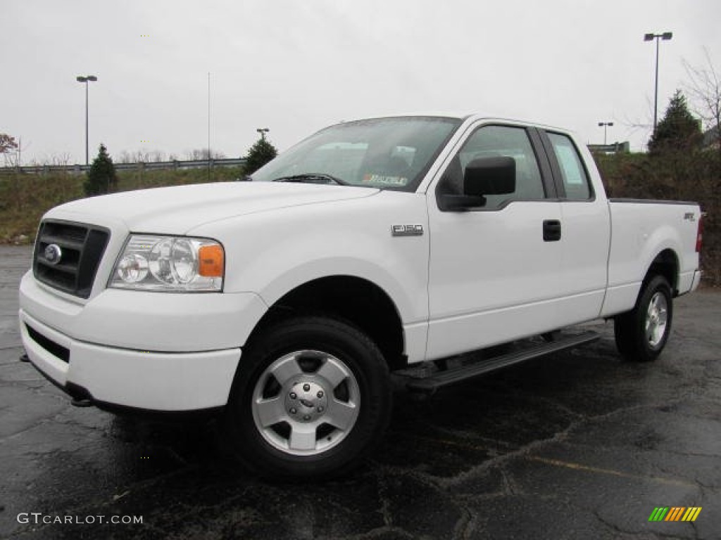 2006 F150 STX SuperCab 4x4 - Oxford White / Medium/Dark Flint photo #1