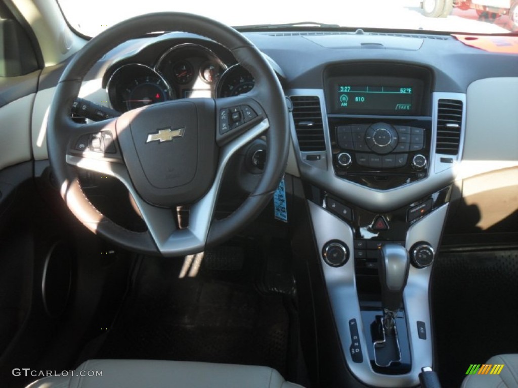 2011 Cruze LT/RS - Silver Ice Metallic / Cocoa/Light Neutral Leather photo #16