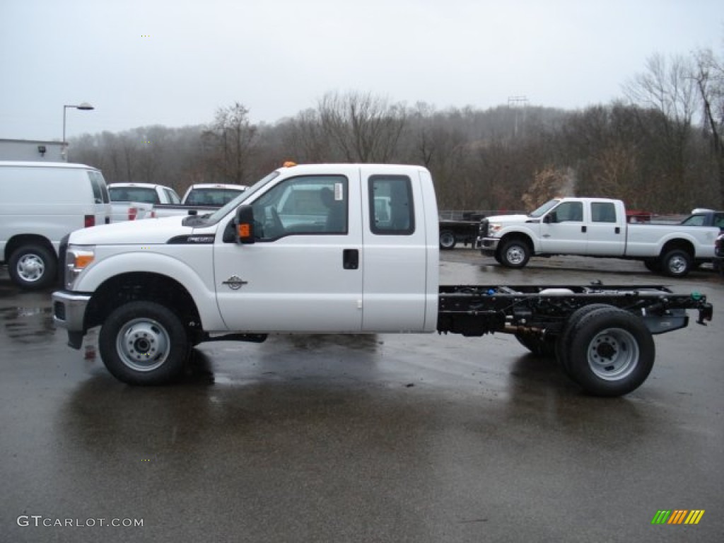 2012 F350 Super Duty XL SuperCab 4x4 Chassis - Oxford White / Steel photo #1
